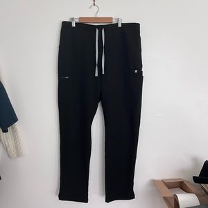 Black Yola Skinny Figs Scrub Pants in Size Large